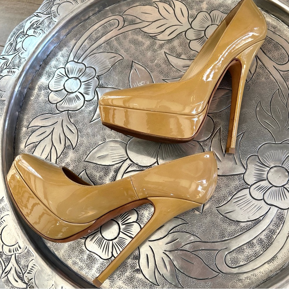 Jimmy Choo Nude Pumps / Heels